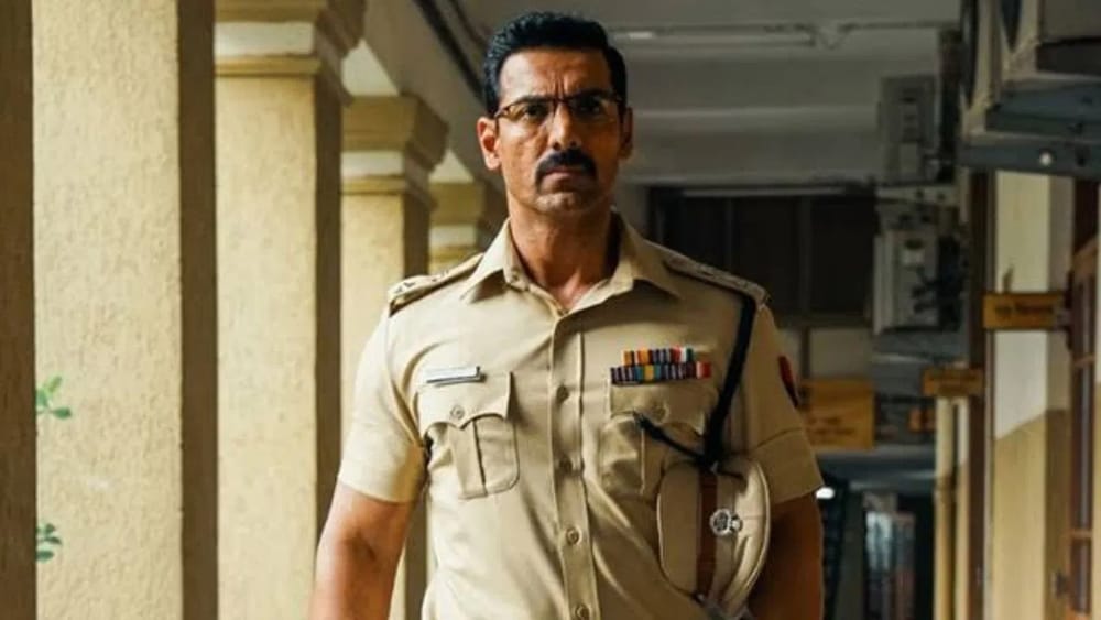ਮਾਰੀਆ ਆਈਪੀਐੱਸ: ਜੌਨ ਅਬ੍ਰਾਹਮ ਦੀ ਅਗਲੀ ਬਾਇਓਪਿਕ ਫ਼ਿਲਮ 'ਮਾਰੀਆ ਆਈਪੀਐੱਸ' ਮੁੰਬਈ ਦੇ ਸਾਬਕਾ ਪੁਲਿਸ ਕਮਿਸ਼ਨਰ ਰਾਕੇਸ਼ ਮਾਰੀਆ ਦੇ ਜੀਵਨ 'ਤੇ ਅਧਾਰਿਤ ਹੈ। ਇਸ ਫ਼ਿਲਮ ਦਾ ਨਿਰਦੇਸ਼ਨ ਰੋਹਿਤ ਸ਼ੈੱਟੀ ਕਰਨਗੇ ਅਤੇ ਇਸ ਵਿੱਚ 1993 ਦੇ ਮੁੰਬਈ ਸੀਰੀਅਲ ਬਲਾਸਟ ਅਤੇ 26/11 ਵਰਗੇ ਵੱਡੇ ਮਾਮਲਿਆਂ ਦੀ ਜਾਂਚ ਨੂੰ ਦਿਖਾਇਆ ਜਾਵੇਗਾ। ਇਹ ਮੂਵੀ ਇਸੇ ਸਾਲ ਥੀਏਟਰਾਂ ਵਿੱਚ ਰਿਲੀਜ਼ ਹੋਵੇਗੀ।