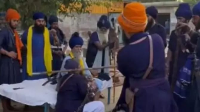 ਅਸ਼ਲੀਲ ਫੋਟੋ ਮਾਮਲੇ 'ਚ ਨਿਹੰਗ ਨੂੰ ਸਜ਼ਾ, ਬਾਣਾ ਪਾਉਣ 'ਤੇ ਲਗਾਈ ਰੋਕ