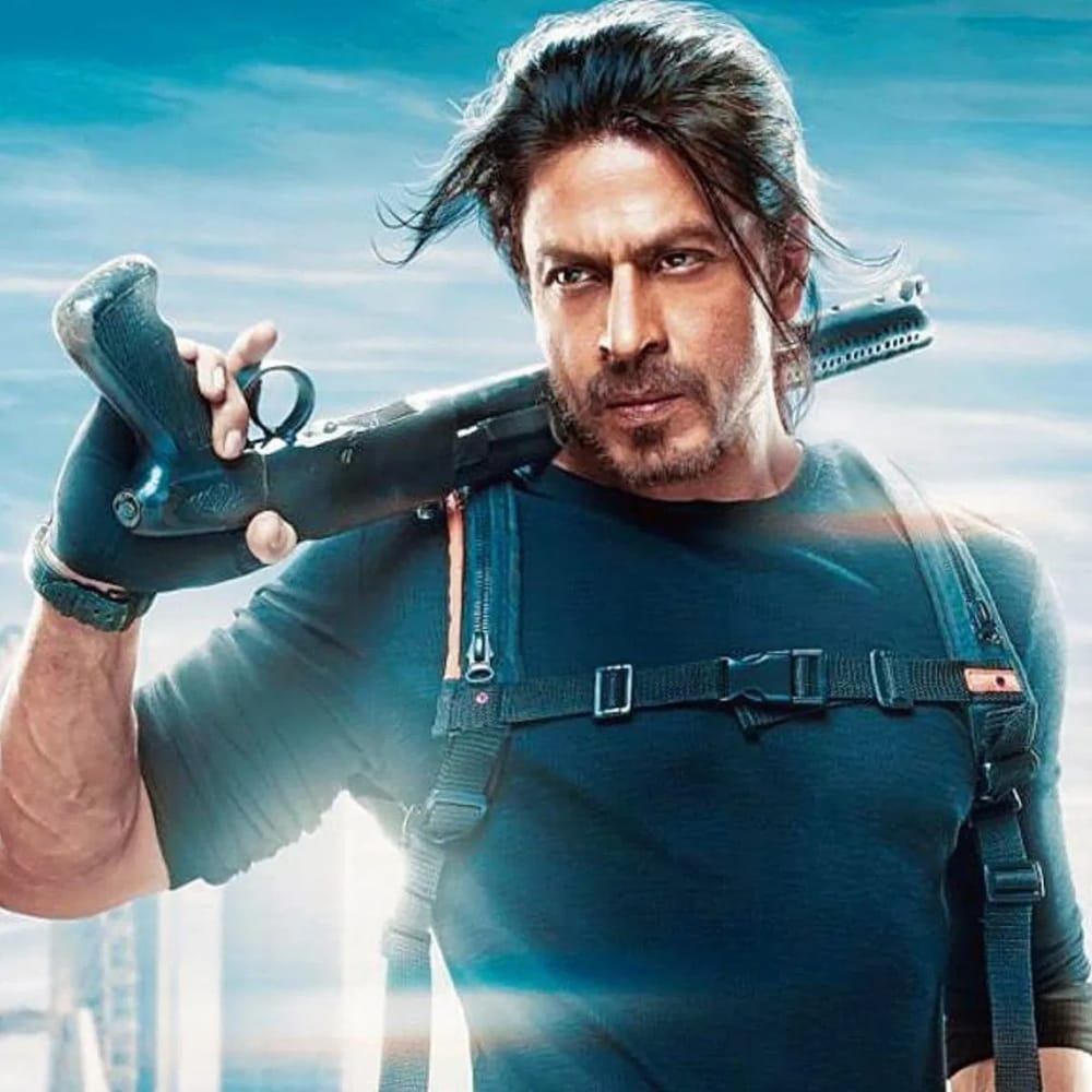 ਦਰਅਸਲ YRF ਸਪਾਈ ਯੂਨੀਵਰਸ ਦੀ ਸਭ ਤੋਂ ਜ਼ਿਆਦਾ ਕਮਾਈ ਕਰਨ ਵਾਲੀ ਫ਼ਿਲਮ ਸ਼ਾਹਰੁਖ ਖਾਨ ਦੀ 'ਪਠਾਨ' ਹੈ। ਇਸ ਪਿਕਚਰ ਨੇ ਪੂਰੇ ਯੂਨੀਵਰਸ ਨੂੰ ਸਭ ਤੋਂ ਤਗੜਾ ਫਾਇਦਾ ਪਹੁੰਚਾਇਆ ਸੀ। ਉਸ ਤੋਂ ਬਾਅਦ ਰਿਲੀਜ਼ ਹੋਈ ਕੋਈ ਵੀ ਪਿਕਚਰ ਖ਼ਾਸ ਕਮਾਈ ਨਹੀਂ ਕਰ ਸਕੀ। ਇੱਥੋਂ ਤੱਕ ਕਿ ਪਠਾਨ YRF ਸਪਾਈ ਯੂਨੀਵਰਸ ਦੀ ਓਪਨਿੰਗ ਡੇਅ 'ਤੇ ਸਭ ਤੋਂ ਵੱਧ ਕਮਾਈ ਕਰਨ ਵਾਲੀ ਫ਼ਿਲਮ ਵੀ ਹੈ।