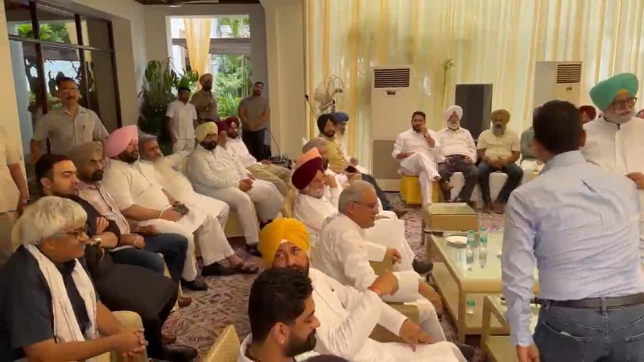 ਚੰਨੀ ਧੜੇ ਨਾਲ ਭੁਪੇਸ਼ ਬਘੇਲ ਦੀ ਹੋਈ ਮੀਟਿੰਗ, ਬੋਲੇ- ਹਾਈਕਮਾਨ ਨੂੰ ਦੇਵਾਂਗਾ ਪੂਰੀ ਰਿਪੋਰਟ ਚੰਨੀ ਧੜੇ ਨਾਲ ਭੁਪੇਸ਼ ਬਘੇਲ ਦੀ ਹੋਈ ਮੀਟਿੰਗ, ਬੋਲੇ- ਹਾਈਕਮਾਨ ਨੂੰ ਦੇਵਾਂਗਾ ਪੂਰੀ ਰਿਪੋਰਟ