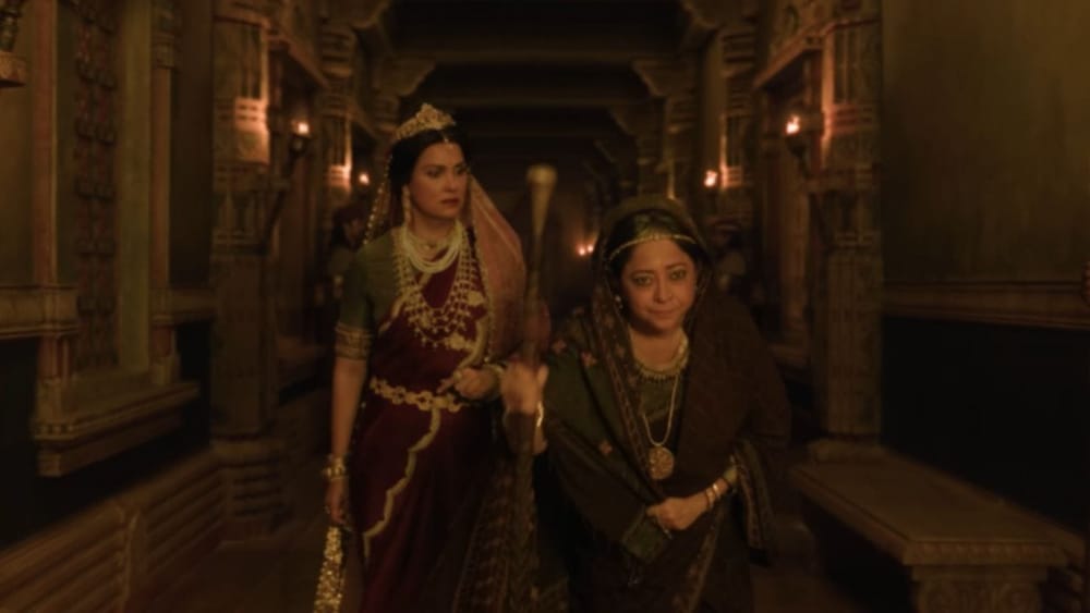 Sheeba Chaddha: ਸ਼ੀਬਾ ਚੱਢਾ ਫ਼ਿਲਮ ਵਿੱਚ ਰਾਣੀ ਕੈਕੇਈ ਦੀ ਦਾਸੀ ਮੰਥਰਾ ਦਾ ਕੂਟਿਲ ਅਤੇ ਸਾਜ਼ਿਸ਼ਕਾਰੀ ਕਿਰਦਾਰ ਨਿਭਾ ਰਹੀ ਹੈ। ਉਸ ਦੀ ਸਲਾਹ ਕਾਰਨ ਹੀ ਭਗਵਾਨ ਸ਼੍ਰੀ ਰਾਮ ਜੀ ਨੂੰ 14 ਸਾਲਾਂ ਦਾ ਵਨਵਾਸ ਜਾਣਾ ਪੈਂਦਾ ਹੈ। ਟ੍ਰੇਲਰ ਵਿੱਚ ਉਨ੍ਹਾਂ ਦੀ ਝਲਕ ਸਿਰਫ਼ ਇੱਕ ਸਕਿੰਟ ਲਈ ਹੀ ਦਿਖਾਈ ਦਿੰਦੀ ਹੈ।
