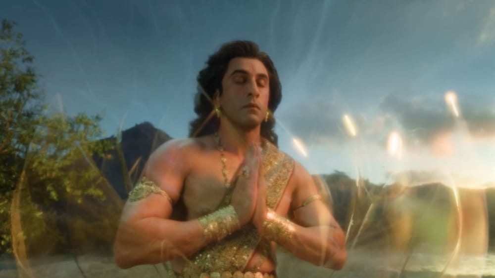 Ranbir Kapoor: ਨਿਤੇਸ਼ ਤਿਵਾਰੀ ਦੀ ਫ਼ਿਲਮ 'ਰਾਮਾਇਣ' ਵਿੱਚ ਰਣਬੀਰ ਕਪੂਰ ਭਗਵਾਨ ਸ਼੍ਰੀ ਰਾਮ ਦਾ ਕਿਰਦਾਰ ਨਿਭਾ ਰਹੇ ਹਨ। ਟ੍ਰੇਲਰ ਵਿੱਚ ਉਨ੍ਹਾਂ ਦਾ ਸ਼ਾਂਤ, ਦਮਦਾਰ ਅਤੇ ਪ੍ਰਭਾਵਸ਼ਾਲੀ ਅੰਦਾਜ਼ ਦੇਖਣ ਨੂੰ ਮਿਲਿਆ। ਇਸ ਤੋਂ ਪਹਿਲਾਂ ਮੇਕਰਜ਼ ਨੇ ਉਨ੍ਹਾਂ ਦੇ ਰਾਮ ਅਵਤਾਰ ਦੀ ਸਿਰਫ਼ ਇੱਕ ਛੋਟੀ ਜਿਹੀ ਝਲਕ ਦਿਖਾਈ ਸੀ, ਪਰ ਟ੍ਰੇਲਰ ਵਿੱਚ ਪਹਿਲੀ ਵਾਰ ਉਨ੍ਹਾਂ ਦਾ ਪੂਰਾ ਲੁੱਕ ਅਤੇ ਕਈ ਅਹਿਮ ਸੀਨ ਸਾਹਮਣੇ ਆਏ ਹਨ।