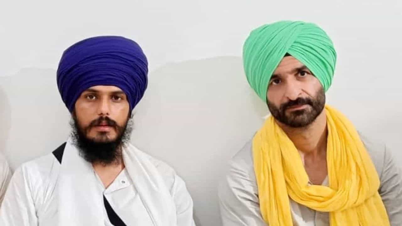 ਅਕਾਲੀ ਦਲ ਵਾਰਿਸ ਪੰਜਾਬ ਦੇ ਵੱਲੋਂ 5 ਹੋਰ ਉਮੀਦਵਾਰਾਂ ਦਾ ਐਲਾਨ, ਦੋਵੇਂ NSA ਚ ਕੱਟ ਚੱਕੇ ਹਨ ਜੇਲ੍ਹ ਅਕਾਲੀ ਦਲ ਵਾਰਿਸ ਪੰਜਾਬ ਦੇ ਵੱਲੋਂ 5 ਹੋਰ ਉਮੀਦਵਾਰਾਂ ਦਾ ਐਲਾਨ, ਦੋਵੇਂ NSA ਚ ਕੱਟ ਚੱਕੇ ਹਨ ਜੇਲ੍ਹ