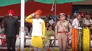 ਮੰਤਰੀ ਅਮਨ ਅਰੋੜਾ ਨੇ ਲਹਿਰਾਇਆ ਤਿਰੰਗਾ, ਪੁਲਿਸ ਤੇ NCC ਦਾ ਮਾਰਚ ਪਾਸਟ ਮੰਤਰੀ ਅਮਨ ਅਰੋੜਾ ਨੇ ਲਹਿਰਾਇਆ ਤਿਰੰਗਾ, ਪੁਲਿਸ ਤੇ NCC ਦਾ ਮਾਰਚ ਪਾਸਟ