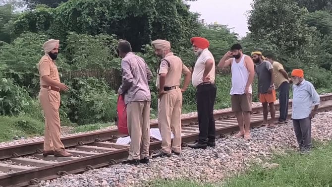 ਅੰਮ੍ਰਿਤਸਰ 'ਚ ਬੰਦ ਫਾਟਕ ਪਾਰ ਕਰਦੇ ਸਮੇਂ ਟਰੇਨ ਹੇਠ ਆਇਆ ਸਾਈਕਲ ਸਵਾਰ, ਮੌਤ
