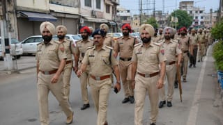 15 ਅਗਸਤ ਤੋਂ ਪਹਿਲਾਂ ਬਟਾਲਾ ‘ਚ ਫਲੈਗ ਮਾਰਚ, ਪੁਲਿਸ ਵੱਲੋਂ ਸੁਰੱਖਿਆ ਸਖ਼ਤ; ਸ਼ੱਕੀਆਂ ‘ਤੇ ਪੂਰੀ ਨਜ਼ਰ