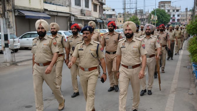15 ਅਗਸਤ ਤੋਂ ਪਹਿਲਾਂ ਬਟਾਲਾ 'ਚ ਫਲੈਗ ਮਾਰਚ, ਪੁਲਿਸ ਵੱਲੋਂ ਸੁਰੱਖਿਆ ਸਖ਼ਤ