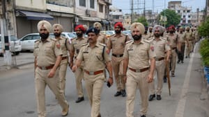 15 ਅਗਸਤ ਤੋਂ ਪਹਿਲਾਂ ਬਟਾਲਾ 'ਚ ਫਲੈਗ ਮਾਰਚ, ਪੁਲਿਸ ਵੱਲੋਂ ਸੁਰੱਖਿਆ ਸਖ਼ਤ 15 ਅਗਸਤ ਤੋਂ ਪਹਿਲਾਂ ਬਟਾਲਾ 'ਚ ਫਲੈਗ ਮਾਰਚ, ਪੁਲਿਸ ਵੱਲੋਂ ਸੁਰੱਖਿਆ ਸਖ਼ਤ