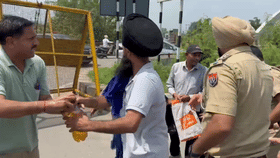ਭੰਡਾਰੀ ਪੁਲ 'ਤੇ ਪਰਿਵਾਰ ਨੇ ਕੀਤੀ ਖ਼ੁਦਕੁਸ਼ੀ ਦੀ ਕੋਸ਼ਿਸ਼, ਜਾਣੋ ਕੀ ਹੈ ਮਾਮਲਾ