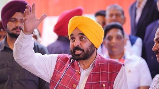 CM ਮਾਨ ਫ਼ਿਰੋਜ਼ਪੁਰ 'ਚ ਲਹਿਰਾਉਣਗੇ ਤਿਰੰਗਾ, ਬਾਰਡਰ 'ਤੇ ਸਖ਼ਤ ਸੁਰੱਖਿਆ