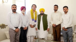 ਸਾਬਕਾ ਕ੍ਰਿਕਟਰ ਮਨਪ੍ਰੀਤ ਗੋਨੀ AAP 'ਚ ਸ਼ਾਮਲ, CM ਮਾਨ ਨੇ ਕਰਵਾਇਆ ਜੁਆਇੰਨ ਸਾਬਕਾ ਕ੍ਰਿਕਟਰ ਮਨਪ੍ਰੀਤ ਗੋਨੀ AAP 'ਚ ਸ਼ਾਮਲ, CM ਮਾਨ ਨੇ ਕਰਵਾਇਆ ਜੁਆਇੰਨ