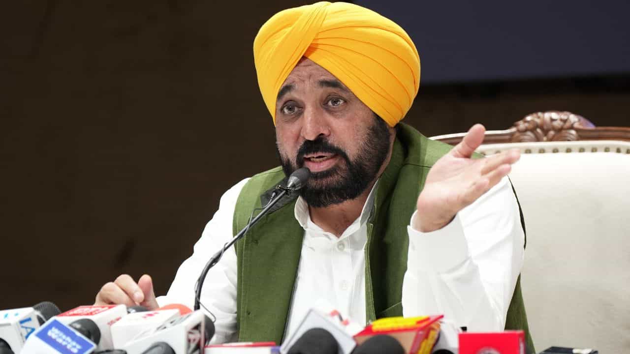 ਸਤੇਂਦਰ ਜੈਨ ਦੀ ਗ੍ਰਿਫ਼ਤਾਰੀ ਤੇ ਬੋਲੇ ਮੁੱਖ ਮੰਤਰੀ ਮਾਨ: ਭਾਜਪਾ ਸਸਤੇ ਹਥਕੰਡੇ ਅਪਣਾ ਰਹੀ, ED ਪਾਰਟੀ ਦਾ ਕੰਮ ਕਰਨ ਦਾ ਇਹ ਹੈ ਤਰੀਕਾ ਸਤੇਂਦਰ ਜੈਨ ਦੀ ਗ੍ਰਿਫ਼ਤਾਰੀ ਤੇ ਬੋਲੇ ਮੁੱਖ ਮੰਤਰੀ ਮਾਨ: ਭਾਜਪਾ ਸਸਤੇ ਹਥਕੰਡੇ ਅਪਣਾ ਰਹੀ, ED ਪਾਰਟੀ ਦਾ ਕੰਮ ਕਰਨ ਦਾ ਇਹ ਹੈ ਤਰੀਕਾ
