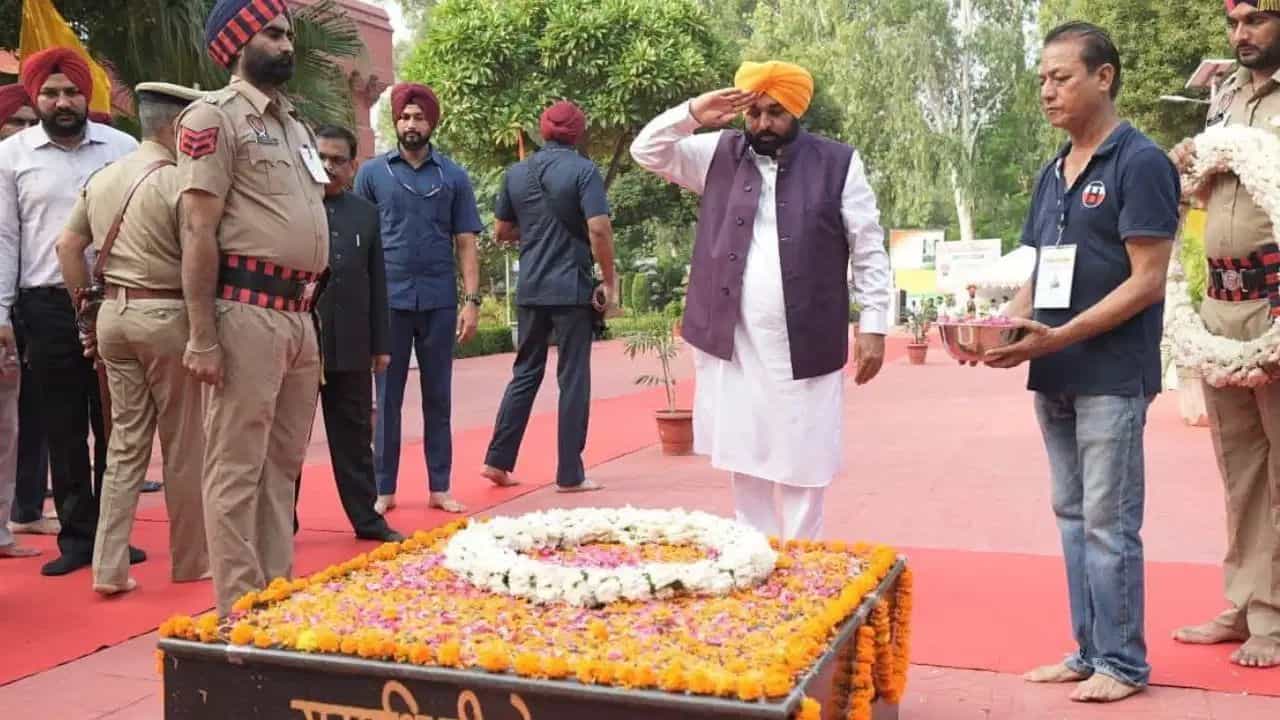 CM ਭਗਵੰਤ ਮਾਨ ਨੇ ਗਿਣਵਾਈਆਂ ਸਰਕਾਰ ਦੀਆਂ ਉਪਲਬਧੀਆਂ, ਬੋਲੇ- ਪੰਜਾਬ ਵਿੱਚ ਨਫ਼ਰਤ ਨਹੀਂ, ਪਿਆਰ ਨਾਲ ਖਿੜਨਗੇ ਫੁੱਲ CM ਭਗਵੰਤ ਮਾਨ ਨੇ ਗਿਣਵਾਈਆਂ ਸਰਕਾਰ ਦੀਆਂ ਉਪਲਬਧੀਆਂ, ਬੋਲੇ- ਪੰਜਾਬ ਵਿੱਚ ਨਫ਼ਰਤ ਨਹੀਂ, ਪਿਆਰ ਨਾਲ ਖਿੜਨਗੇ ਫੁੱਲ