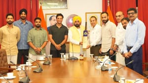 CM ਮਾਨ ਨੇ ਸ਼ੇਰ-ਏ-ਪੰਜਾਬ ਟੀ-20 ਕੱਪ ਦੇ ਖਿਡਾਰੀਆਂ ਨਾਲ ਕੀਤੀ ਮੁਲਾਕਾਤ CM ਮਾਨ ਨੇ ਸ਼ੇਰ-ਏ-ਪੰਜਾਬ ਟੀ-20 ਕੱਪ ਦੇ ਖਿਡਾਰੀਆਂ ਨਾਲ ਕੀਤੀ ਮੁਲਾਕਾਤ