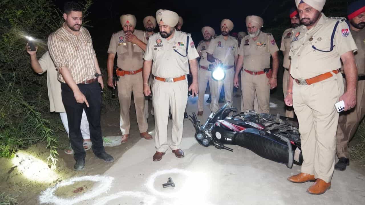 ਫਿਰੋਜ਼ਪੁਰ ਪੁਲਿਸ ਤੇ CIA ਜ਼ੀਰਾ ਸਟਾਫ ਵੱਲੋਂ ਵੱਡੀ ਕਾਰਵਾਈ, ਦੋ ਬਦਮਾਸ਼ਾਂ ਦਾ ਐਨਕਾਊਂਟਰ ਫਿਰੋਜ਼ਪੁਰ ਪੁਲਿਸ ਤੇ CIA ਜ਼ੀਰਾ ਸਟਾਫ ਵੱਲੋਂ ਵੱਡੀ ਕਾਰਵਾਈ, ਦੋ ਬਦਮਾਸ਼ਾਂ ਦਾ ਐਨਕਾਊਂਟਰ