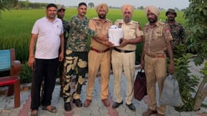 ਤਰਨਤਾਰਨ ਸਰਹੱਦ ਨੇੜਿਓਂ ਖੇਤ 'ਚੋਂ 4.4 ਕਿਲੋ ਹੈਰੋਇਨ ਬਰਾਮਦ, ਤਸਕਰਾਂ ਦੀ ਭਾਲ ਤੇਜ ਤਰਨਤਾਰਨ ਸਰਹੱਦ ਨੇੜਿਓਂ ਖੇਤ 'ਚੋਂ 4.4 ਕਿਲੋ ਹੈਰੋਇਨ ਬਰਾਮਦ, ਤਸਕਰਾਂ ਦੀ ਭਾਲ ਤੇਜ