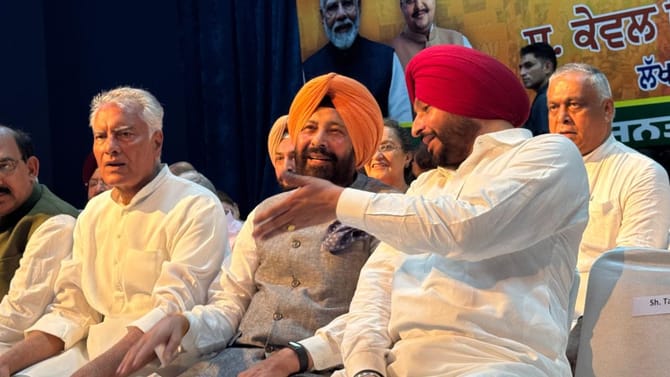 ਕੇਵਲ ਢਿੱਲੋਂ ਨੇ ਨਵੀਂ ਟੀਮ ਦਾ ਐਲਾਨ ਕੀਤਾ, ਇਨ੍ਹਾਂ ਆਗੂਆਂ ਨੂੰ ਮਿਲੀ ਜ਼ਿੰਮੇਵਾਰੀ