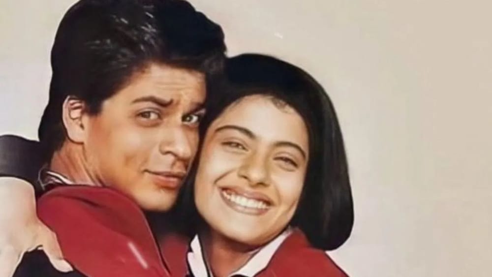 ਕੁੱਛ ਕੁੱਛ ਹੋਤਾ ਹੈ (1998) ਵੀ ਕਾਜੋਲ ਦੀਆਂ ਸਭ ਤੋਂ ਵਧੀਆ ਫ਼ਿਲਮਾਂ ਵਿੱਚੋਂ ਇੱਕ ਹੈ। ਇਸ ਫ਼ਿਲਮ ਵਿੱਚ ਕਾਜੋਲ ਅੰਜਲੀ ਦੇ ਕਿਰਦਾਰ ਵਿੱਚ ਨਜ਼ਰ ਆਈ ਸੀ। ਇੱਕ ਚੁਲਬੁਲੀ ਕਾਲਜ ਵਿਦਿਆਰਥਣ ਤੋਂ ਲੈ ਕੇ ਇੱਕ ਸਮਝਦਾਰ ਅਤੇ ਪਰਿਪੱਕ ਮਹਿਲਾ ਤੱਕ ਦੇ ਉਨ੍ਹਾਂ ਦੇ ਸਫ਼ਰ ਨੂੰ ਦਰਸ਼ਕਾਂ ਨੇ ਬੇਹੱਦ ਪਸੰਦ ਕੀਤਾ ਸੀ। ਇਹ ਫ਼ਿਲਮ ਅੱਜ ਵੀ ਕਾਜੋਲ ਦੀਆਂ ਸਭ ਤੋਂ ਲੋਕਪ੍ਰਿਯ ਫ਼ਿਲਮਾਂ ਵਿੱਚ ਗਿਣੀ ਜਾਂਦੀ ਹੈ।