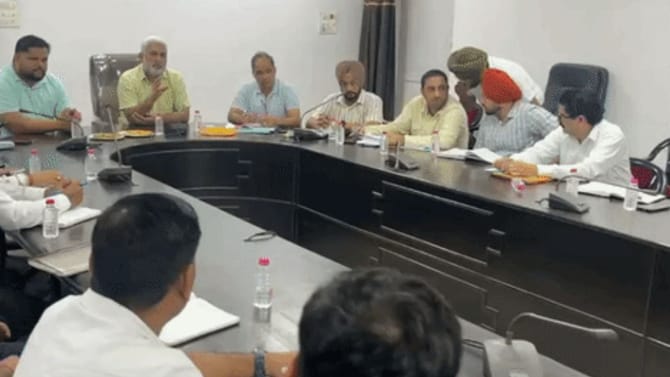 ਕਟਾਰੂਚੱਕ ਨੇ ਪਠਾਨਕੋਟ 'ਚ ਕੀਤੀ ਸਮੀਖਿਆ, ₹525 ਕਰੋੜ ਦਾ ਖ਼ਾਕਾ ਤਿਆਰ