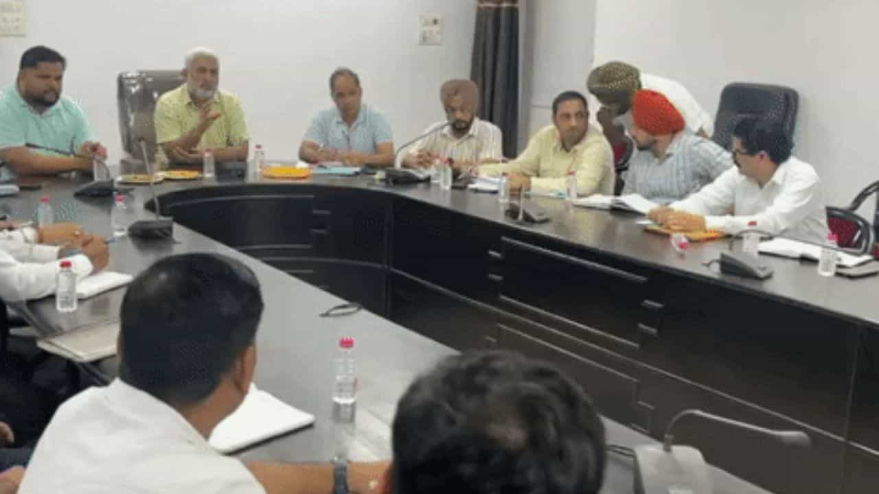 ਕੈਬਨਿਟ ਮੰਤਰੀ ਕਟਾਰੂਚੱਕ ਨੇ ਪਠਾਨਕੋਟ ਚ ਵਿਕਾਸ ਕਾਰਜਾਂ ਦੀ ਕੀਤੀ ਸਮੀਖਿਆ, ₹525 ਕਰੋੜ ਦਾ ਖ਼ਾਕਾ ਤਿਆਰ ਕੈਬਨਿਟ ਮੰਤਰੀ ਕਟਾਰੂਚੱਕ ਨੇ ਪਠਾਨਕੋਟ ਚ ਵਿਕਾਸ ਕਾਰਜਾਂ ਦੀ ਕੀਤੀ ਸਮੀਖਿਆ, ₹525 ਕਰੋੜ ਦਾ ਖ਼ਾਕਾ ਤਿਆਰ