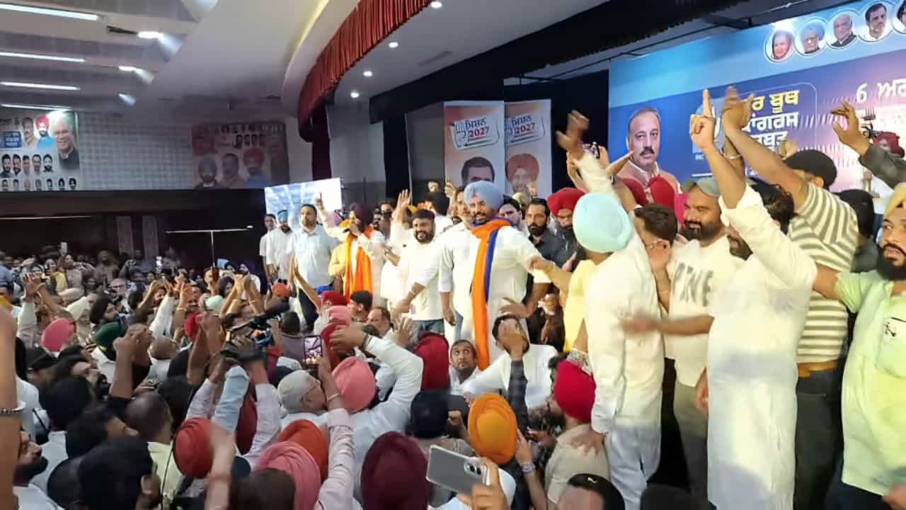 ਲੁਧਿਆਣਾ ਚ ਬਘੇਲ GO BACK ਦੇ ਲੱਗੇ ਨਾਅਰੇ, ਆਸ਼ੂ ਤੇ ਵੜਿੰਗ ਸਮਰਥਕ ਹੋਏ ਆਹਮੋ-ਸਾਹਮਣੇ ਲੁਧਿਆਣਾ ਚ ਬਘੇਲ GO BACK ਦੇ ਲੱਗੇ ਨਾਅਰੇ, ਆਸ਼ੂ ਤੇ ਵੜਿੰਗ ਸਮਰਥਕ ਹੋਏ ਆਹਮੋ-ਸਾਹਮਣੇ