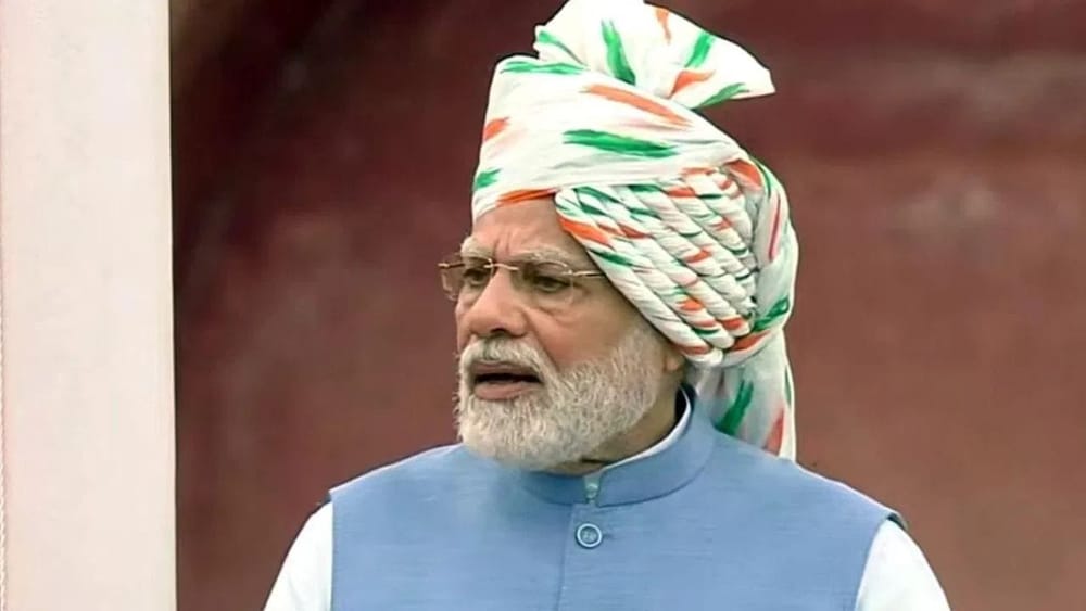 ਸਾਲ 2022 ਵਿੱਚ, ਪ੍ਰਧਾਨ ਮੰਤਰੀ ਨੇ ਲਾਲ ਕਿਲ੍ਹੇ 'ਤੇ ਕਰੀਮ ਰੰਗ ਦੀ ਪੱਗ ਪਾਈ ਹੋਈ ਸੀ। ਪੱਗ 'ਤੇ ਤਿਰੰਗੇ ਦਾ ਪ੍ਰਿੰਟ ਵੀ ਸੀ, ਜਿਸ ਕਾਰਨ ਇਹ ਬਹੁਤ ਸੁੰਦਰ ਅਤੇ ਆਕਰਸ਼ਕ ਸੀ।