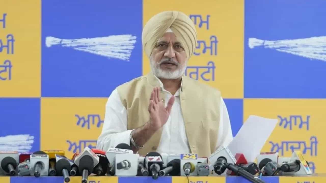 ਪੰਜਾਬ ਚ ਧਰਤੀ ਹੇਠਲੇ ਪਾਣੀ ਦਾ ਸੰਕਟ ਹੋਣ ਲੱਗਾ ਦੂਰ, ਸਰਕਾਰ ਨੇ ਕਿਹਾ-ਦਹਾਕਿਆਂ ਪੁਰਾਣੀ ਸਮੱਸਿਆ ਤੇ ਕਾਬੂ ਪੰਜਾਬ ਚ ਧਰਤੀ ਹੇਠਲੇ ਪਾਣੀ ਦਾ ਸੰਕਟ ਹੋਣ ਲੱਗਾ ਦੂਰ, ਸਰਕਾਰ ਨੇ ਕਿਹਾ-ਦਹਾਕਿਆਂ ਪੁਰਾਣੀ ਸਮੱਸਿਆ ਤੇ ਕਾਬੂ