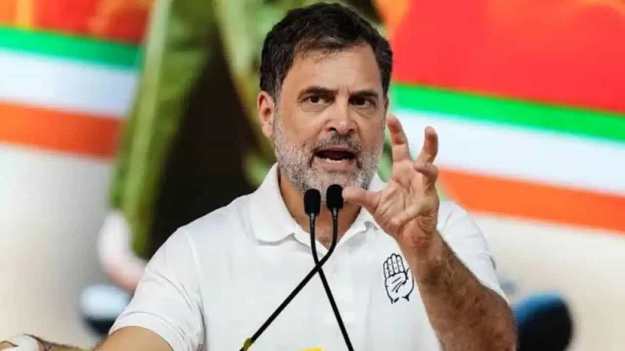 ਭਾਜਪਾ-RSS ਦੀ ਮਨੂਵਾਦੀ ਸੋਚ ਦਾ ਨਤੀਜਾ... ਖੜਗੇ ਦਾ ਮੰਚ ਸ਼ੁੱਧੀਕਰਨ ਤੇ ਭੜਕੇ ਰਾਹੁਲ