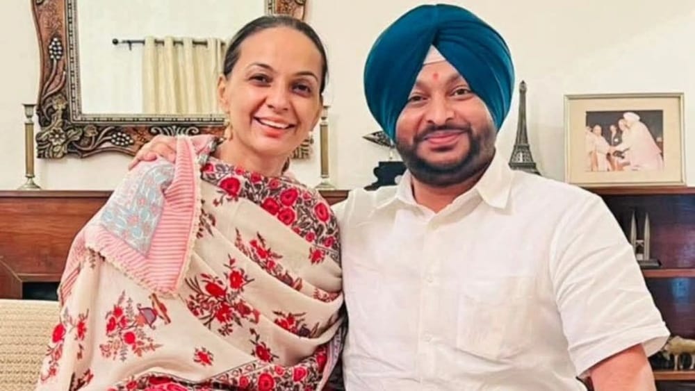 ਰਵਨੀਤ ਸਿੰਘ ਬਿੱਟੂ ਨੇ ਰੱਖੜੀ ਦੀ ਵਧਾਈ ਦਿੰਦਿਆਂ ਕਿਹਾ, ''ਭੈਣ-ਭਰਾ ਦੇ ਪਿਆਰ, ਵਿਸ਼ਵਾਸ ਅਤੇ ਸਤਿਕਾਰ ਦਾ ਇਹ ਪਵਿੱਤਰ ਰਿਸ਼ਤਾ ਹਮੇਸ਼ਾ ਇੰਝ ਹੀ ਮਜ਼ਬੂਤ ਰਹੇ।'' Photo Credit: Social Media