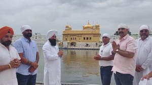 ਦਰਬਾਰ ਸਾਹਿਬ ਨਤਮਸਤਕ ਹੋਏ SC ਕਮਿਸ਼ਨ ਦੇ ਚੇਅਰਮੈਨ ਜਸਬੀਰ ਸਿੰਘ ਗੜ੍ਹੀ, ਜਾਣੋ ਦਰਬਾਰ ਸਾਹਿਬ ਨਤਮਸਤਕ ਹੋਏ SC ਕਮਿਸ਼ਨ ਦੇ ਚੇਅਰਮੈਨ ਜਸਬੀਰ ਸਿੰਘ ਗੜ੍ਹੀ, ਜਾਣੋ