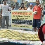 ਔੜ ਐਂਟੀ ਡਰੱਗ ਕਮੇਟੀ ਮਾਮਲਾ: ਨਾਮਜ਼ਦ ਨੌਜਵਾਨ ਦੇ ਪਿਤਾ ਦੀ ਮੌਤ ਤੋਂ ਬਾਅਦ ਲਾਸ਼ ਸੜਕ ‘ਤੇ ਰੱਖ ਲਗਾਇਆ ਜਾਮ