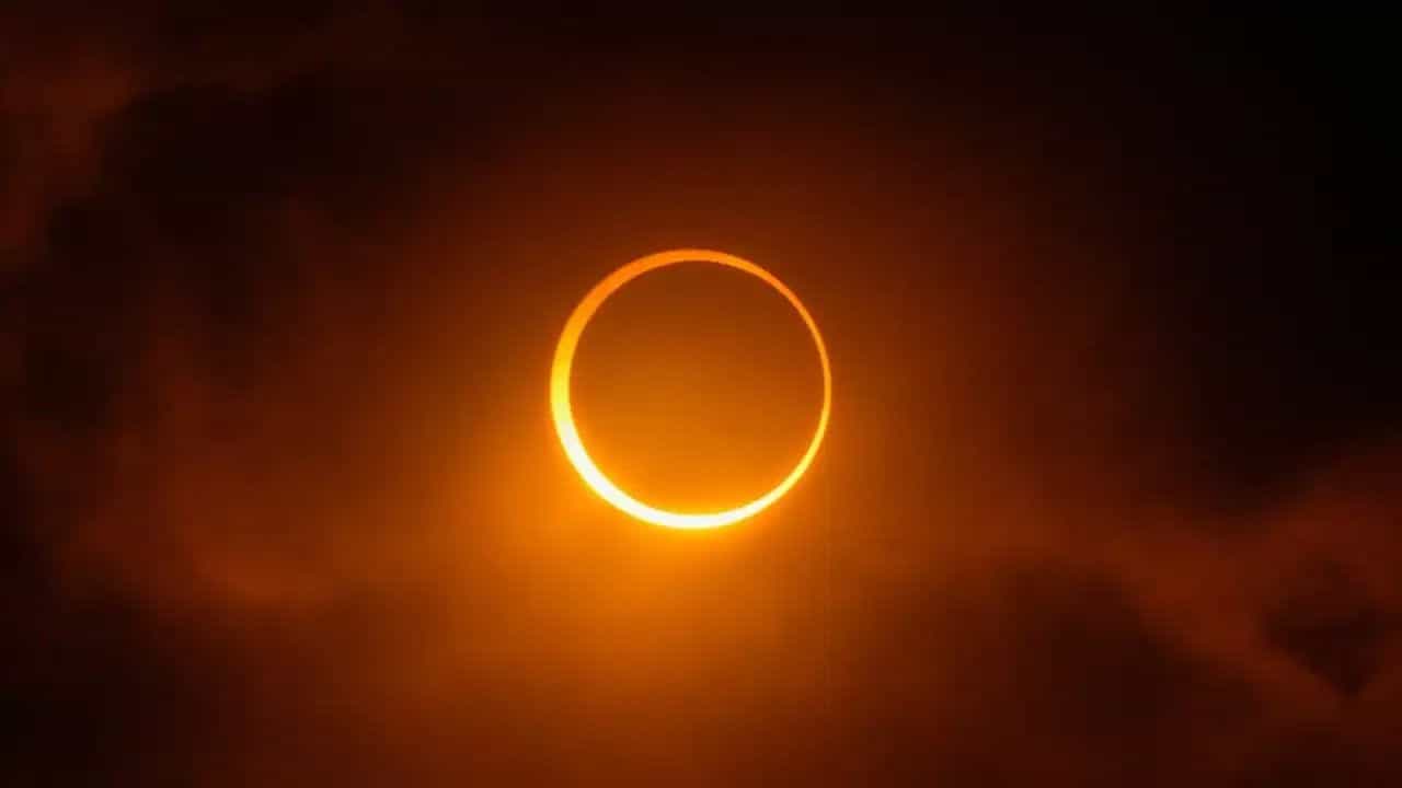 Solar Eclipse Purification: ਸੂਰਜ ਗ੍ਰਹਿਣ ਦੇ ਸੂਤਕ ਕਾਲ ਤੋਂ ਤੁਰੰਤ ਬਾਅਦ ਘਰਾਂ ਅਤੇ ਮੰਦਰਾਂ ਨੂੰ ਕਿਉਂ ਧੋਤਾ ਜਾਂਦਾ ਹੈ? ਜਾਣੋ ਧਾਰਮਿਕ ਕਾਰਨ