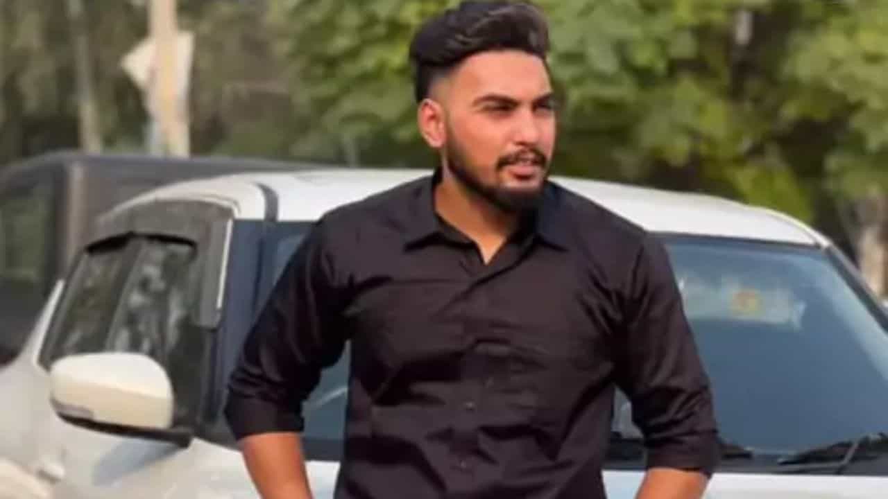 ਹੁਸ਼ਿਆਰਪੁਰ ਚ ਵਿਦੇਸ਼ ਭੇਜਣ ਦੇ ਨਾਂ ਤੇ 18 ਲੱਖ ਦੀ ਠੱਗੀ, ਮਾਨਸਿਕ ਤਣਾਅ ਚ ਆਏ ਨੌਜਵਾਨ ਨੇ ਕੀਤੀ ਖ਼ੁਦਕੁਸ਼ੀ ਹੁਸ਼ਿਆਰਪੁਰ ਚ ਵਿਦੇਸ਼ ਭੇਜਣ ਦੇ ਨਾਂ ਤੇ 18 ਲੱਖ ਦੀ ਠੱਗੀ, ਮਾਨਸਿਕ ਤਣਾਅ ਚ ਆਏ ਨੌਜਵਾਨ ਨੇ ਕੀਤੀ ਖ਼ੁਦਕੁਸ਼ੀ