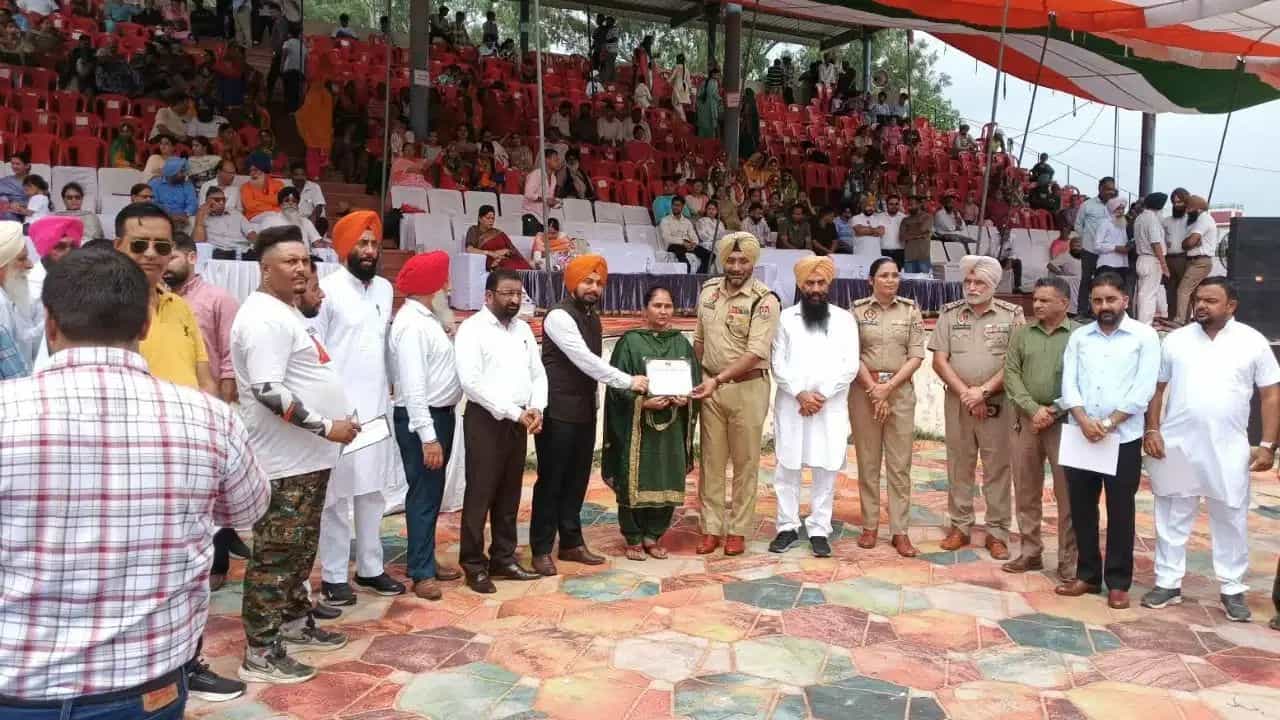 ਯੁੱਧ ਨਸ਼ਿਆਂ ਵਿਰੁੱਧ ਦੇ ਵਲੰਟੀਅਰਾਂ ਨੂੰ ਕੀਤਾ ਸਨਮਾਨਿਤ, ਆਜ਼ਾਦੀ ਦਿਹਾੜੇ ਤੇ ਪੰਜਾਬ ਸਰਕਾਰ ਦਾ ਨਵਾਂ ਸੰਕਲਪ