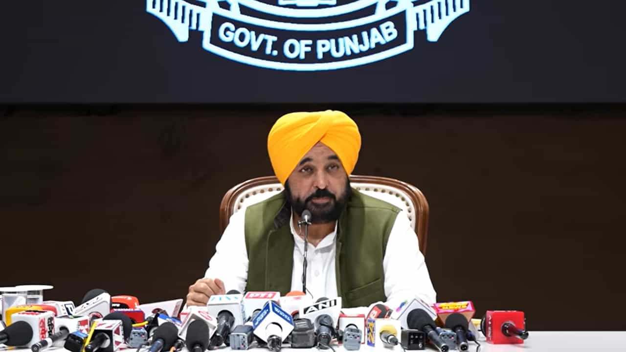 ਖੇਡਾਂ ਵਤਨ ਪੰਜਾਬ ਦੀਆਂ-2026: 10 ਲੱਖ ਖਿਡਾਰੀਆਂ ਨੂੰ ਮੈਦਾਨ ਚ ਉਤਾਰਨ ਦੀ ਤਿਆਰੀ, ਸੀਐਮ ਨੇ ਦਿੱਤੀ ਜਾਣਕਾਰੀ ਖੇਡਾਂ ਵਤਨ ਪੰਜਾਬ ਦੀਆਂ-2026: 10 ਲੱਖ ਖਿਡਾਰੀਆਂ ਨੂੰ ਮੈਦਾਨ ਚ ਉਤਾਰਨ ਦੀ ਤਿਆਰੀ, ਸੀਐਮ ਨੇ ਦਿੱਤੀ ਜਾਣਕਾਰੀ