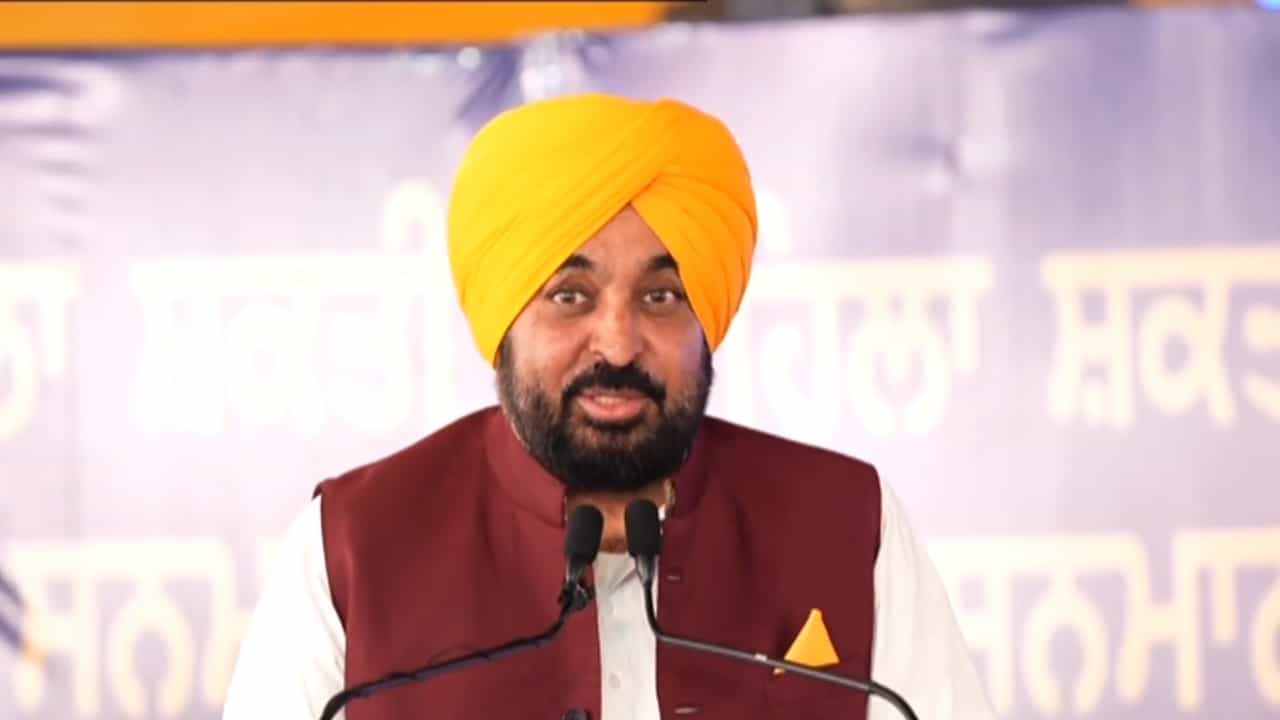 40 ਲੱਖ ਮਹਿਲਾਵਾਂ ਦੇ ਖਾਤਿਆਂ ਚ ਪਹੁੰਚੀ ਆਰਥਿਕ ਸਹਾਇਤਾ, CM ਮਾਨ ਨੇ ਪਠਾਨਕੋਟ ਤੋਂ ਜਾਰੀ ਕੀਤੀ ਮੁੱਖ ਮੰਤਰੀ ਮਾਵਾਂ-ਧੀਆਂ ਸਤਿਕਾਰ ਯੋਜਨਾ ਦੀ ਕਿਸ਼ਤ