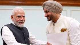 MP ਹਰਭਜਨ ਸਿੰਘ ਨੇ ਕੀਤੀ ਪ੍ਰਧਾਨ ਮੰਤਰੀ ਨਰਿੰਦਰ ਮੋਦੀ ਨਾਲ ਮੁਲਾਕਾਤ, ਬੋਲੇ- ਉਹ ਸਾਡੇ ਬਾਰੇ ਜਾਣਨਾ ਚਾਹੁੰਦੇ ਸੀ...