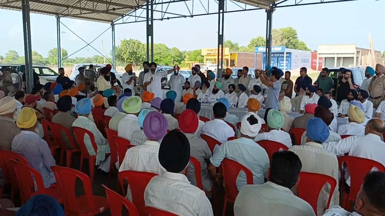 ਬਰਸੀ ਸਮਾਗਮ ਨੂੰ ਲੈ ਕੇ ਸ਼੍ਰੋਮਣੀ ਅਕਾਲੀ ਦਲ ਤੇ ਪੁਨਰ ਸੁਰਜੀਤ ਆਹਮੋ-ਸਾਹਮਣੇ, ਇੱਕੋ ਥਾਂ ਨੂੰ ਲੈ ਕੇ ਵਿਵਾਦ ਬਰਸੀ ਸਮਾਗਮ ਨੂੰ ਲੈ ਕੇ ਸ਼੍ਰੋਮਣੀ ਅਕਾਲੀ ਦਲ ਤੇ ਪੁਨਰ ਸੁਰਜੀਤ ਆਹਮੋ-ਸਾਹਮਣੇ, ਇੱਕੋ ਥਾਂ ਨੂੰ ਲੈ ਕੇ ਵਿਵਾਦ