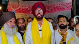 ਰਾਹੁਲ ਪੰਜਾਬ ਦੌਰੇ ਤੇ ਬੱਸ ਅੱਗੇ ਲਗਾਉਣ ਸੱਜਣ ਦੀ ਤਸਵੀਰ, ਧਾਲੀਵਾਲ ਦਾ ਤੰਜ ਰਾਹੁਲ ਪੰਜਾਬ ਦੌਰੇ ਤੇ ਬੱਸ ਅੱਗੇ ਲਗਾਉਣ ਸੱਜਣ ਦੀ ਤਸਵੀਰ, ਧਾਲੀਵਾਲ ਦਾ ਤੰਜ