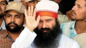 17ਵੀਂ ਵਾਰ ਜੇਲ੍ਹ ਤੋਂ ਬਾਹਰ ਆਇਆ ਰਾਮ ਰਹੀਮ, 21 ਦਿਨਾਂ ਦੀ ਫਰਲੋ ਮਨਜ਼ੂਰ 17ਵੀਂ ਵਾਰ ਜੇਲ੍ਹ ਤੋਂ ਬਾਹਰ ਆਇਆ ਰਾਮ ਰਹੀਮ, 21 ਦਿਨਾਂ ਦੀ ਫਰਲੋ ਮਨਜ਼ੂਰ