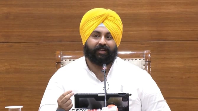 2018 ਦੀ ਹੈ ਵੀਡੀਓ...ਸਰਕਾਰੀ ਸਕੂਲ ਦੀ ਵਾਇਰਲ ਵੀਡੀਓ 'ਤੇ ਸਿੱਖਿਆ ਮੰਤਰੀ ਦਾ ਜਵਾਬ