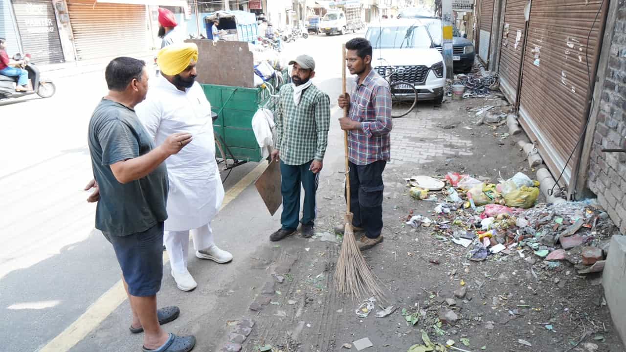 ਕੰਮ ਤੇ ਪਰਤੇ ਸਫ਼ਾਈ ਕਰਮਚਾਰੀ, ਸ਼ਹਿਰਾਂ ਚ ਜੰਗੀ ਪੱਧਰ ਤੇ ਸਫ਼ਾਈ ਮੁਹਿੰਮ ਸ਼ੁਰੂ