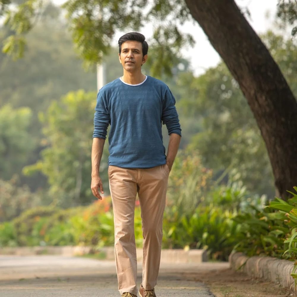 ਖਾਣਾ ਖਾਣ ਤੋਂ ਬਾਅਦ ਨਿਯਮਿਤ ਤੌਰ 'ਤੇ 10 ਮਿੰਟ ਤੱਕ ਸੈਰ ਕਰਨੀ ਬੇਹੱਦ ਜ਼ਰੂਰੀ ਹੈ। ਇਹ ਨਾ ਸਿਰਫ਼ ਆਂਦਰਾਂ ਵਿੱਚ ਪਾਚਨ ਪ੍ਰਕਿਰਿਆ ਨੂੰ ਠੀਕ ਰੱਖਦੀ ਹੈ, ਸਗੋਂ ਭਾਰ ਨੂੰ ਕੰਟਰੋਲ ਵਿੱਚ ਰੱਖਣ ਲਈ ਵੀ ਬਹੁਤ ਜ਼ਰੂਰੀ ਹੈ। ਇਸ ਨਾਲ ਤੁਸੀਂ ਰੋਜ਼ਾਨਾ ਹੋਣ ਵਾਲੀਆਂ ਸਮੱਸਿਆਵਾਂ ਜਿਵੇਂ ਕਿ ਪੇਟ ਦਾ ਭਾਰੀਪਣ, ਗੈਸ ਅਤੇ ਪੇਟ ਦਰਦ ਤੋਂ ਵੀ ਬਚੇ ਰਹਿੰਦੇ ਹੋ।