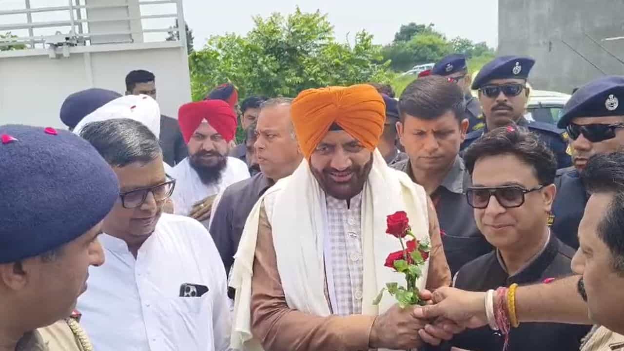 ਹਰਿਆਣਾ ਦੇ ਮੁੱਖ ਮੰਤਰੀ ਨਾਇਬ ਸਿੰਘ ਸੈਣੀ ਅੰਮ੍ਰਿਤਸਰ ਦੌਰੇ ਤੇ ਪਹੁੰਚੇ, ਧਾਰਮਿਕ ਸਮਾਗਮ ਚ ਕੀਤੀ ਸ਼ਿਰਕਤ