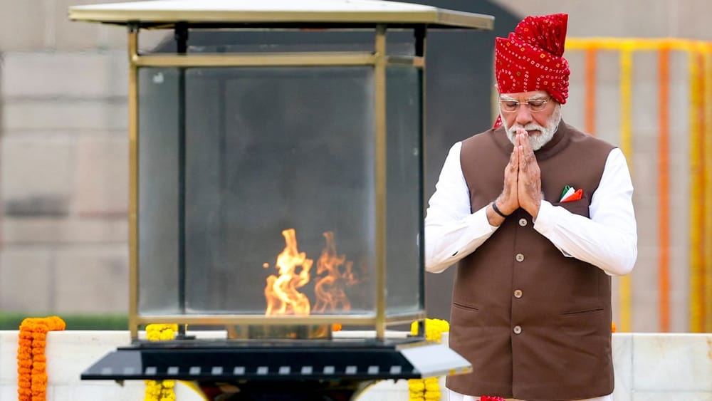 ਪ੍ਰਧਾਨ ਮੰਤਰੀ ਮੋਦੀ ਨੇ ਬੰਧੇਜ ਪੱਗ ਰਾਹੀਂ ਸਥਾਨਕ ਬੁਣਕਰਾਂ ਅਤੇ ਕਾਰੀਗਰਾਂ ਦੀ ਕਲਾ ਨੂੰ ਵੀ ਉਤਸ਼ਾਹਿਤ ਕਰਨ ਦਾ ਸੰਦੇਸ਼ ਦਿੱਤਾ ਹੈ। pic credit : social media