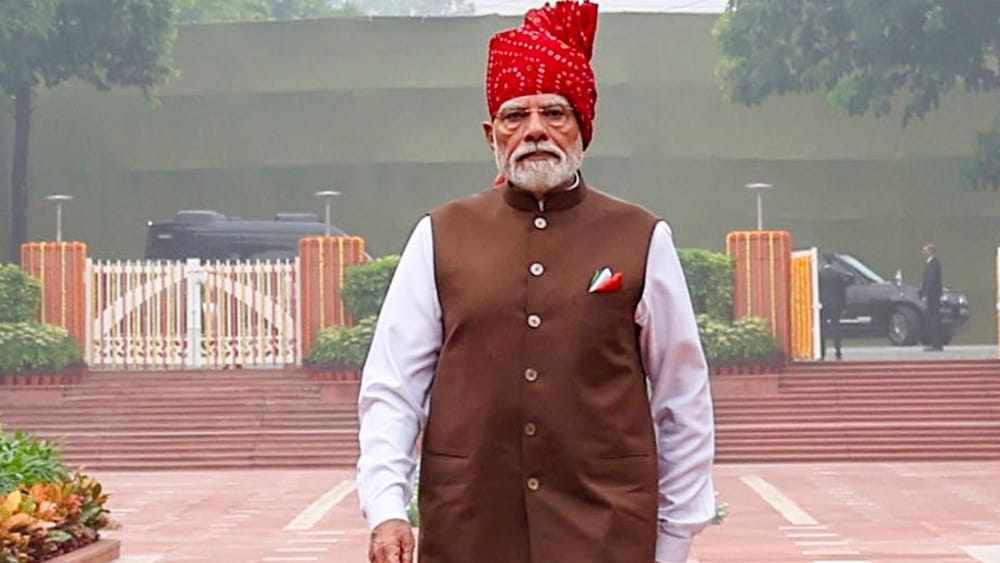 ਰਾਜਸਥਾਨ ਅਤੇ ਗੁਜਰਾਤ ਵਿੱਚ ‘ਬੰਧੇਜ’ ਨੂੰ ਬੇਹੱਦ ਸ਼ੁਭ, ਤਿਉਹਾਰ ਅਤੇ ਸਨਮਾਨ ਦਾ ਪ੍ਰਤੀਕ ਮੰਨਿਆ ਜਾਂਦਾ ਹੈ। ਇਸ ਨੂੰ ਵਿਆਹ ਸਮਾਰੋਹਾਂ ਅਤੇ ਵੱਡੇ ਸਮਾਗਮਾਂ ਵਿੱਚ ਪਾਇਆ ਜਾਂਦਾ ਹੈ। pic credit : social media