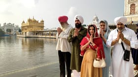 ਸ੍ਰੀ ਦਰਬਾਰ ਸਾਹਿਬ ਨਤਮਸਤਕ ਹੋਏ ਰਾਜ ਕੁੰਦਰਾ, 7 ਅਗਸਤ ਨੂੰ ਰਿਲੀਜ਼ ਹੋ ਰਹੀ ਫਿਲਮ