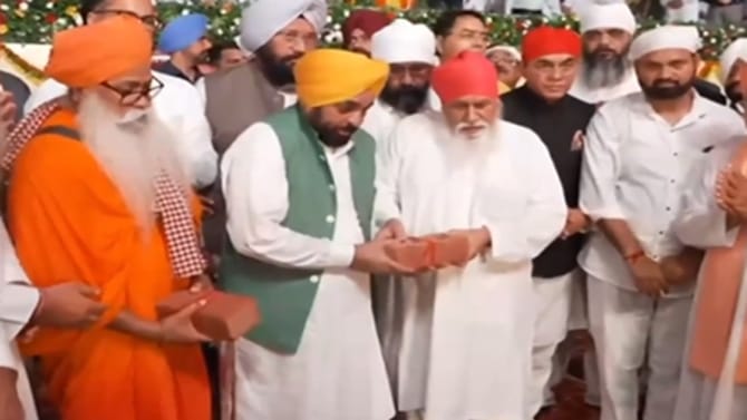 ਗੁਰੂ ਰਵਿਦਾਸ ਜੀ ਬਾਣੀ ਅਧਿਐਨ ਕੇਂਦਰ ਦਾ ਰੱਖਿਆ ਗਿਆ ਨੀਂਹ ਪੱਥਰ,ਕੀ ਬੋਲੇ CM ਮਾਨ?
