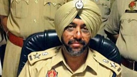 6 ਸਾਲਾਂ ਤੋਂ ਫ਼ਰਾਰ ਬਰਖ਼ਾਸਤ AIG ਨੇ ਕੀਤਾ ਸਰੈਂਡਰ, ਪੁਲਿਸ ਨੇ ਕੀਤਾ ਗ੍ਰਿਫ਼ਤਾਰ