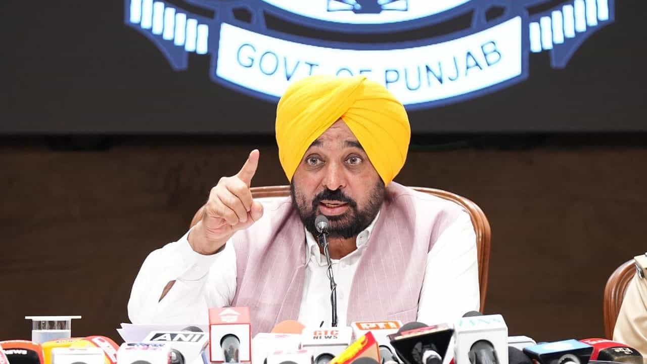 ਪੰਜਾਬ ਚ AAP ਦੀ ਚੋਣ ਮੁਹਿੰਮ ਦਾ ਅੱਜ ਆਗਾਜ਼, ਲੁਧਿਆਣਾ ਤੋਂ CM ਮਾਨ ਕਰਨਗੇ ਸ਼ੁਰੂਆਤ; 20 ਸਤੰਬਰ ਤੋਂ ਮੈਗਾ ਡੋਰ-ਟੂ-ਡੋਰ ਪ੍ਰਚਾਰ ਪੰਜਾਬ ਚ AAP ਦੀ ਚੋਣ ਮੁਹਿੰਮ ਦਾ ਅੱਜ ਆਗਾਜ਼, ਲੁਧਿਆਣਾ ਤੋਂ CM ਮਾਨ ਕਰਨਗੇ ਸ਼ੁਰੂਆਤ; 20 ਸਤੰਬਰ ਤੋਂ ਮੈਗਾ ਡੋਰ-ਟੂ-ਡੋਰ ਪ੍ਰਚਾਰ
